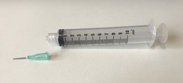 Hennaspuit plastiek 10ml met groene naald 