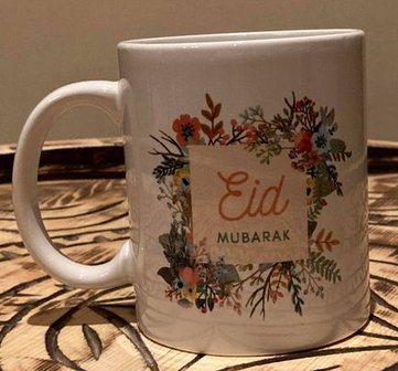 Koffie/theemok  &quot;Eid Mubarak&quot; flowers gevuld met 5 Raffaelo&#039;s