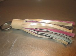Sleutelhanger leder floche (beige/rose) Sleutelhanger leder floche (beige/rose)