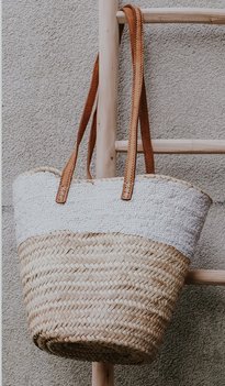 Handgevlochten tas met witte pailletten Handgevlochten tas met witte pailletten
